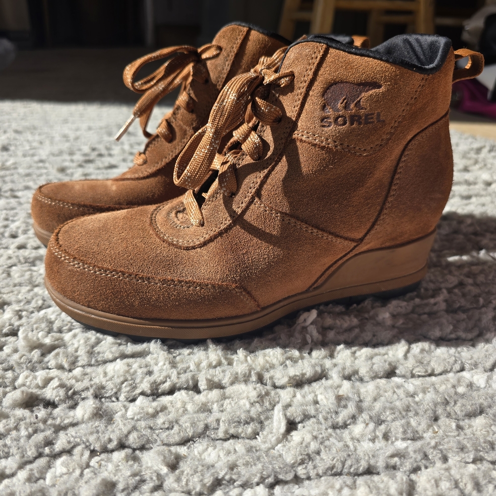 Sorel Women's Light Brown Suede Wedge Lace Up Boots, Size 6